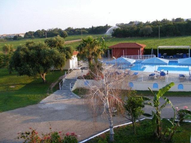 Lintzi Hotel Arkoudi Exterior photo